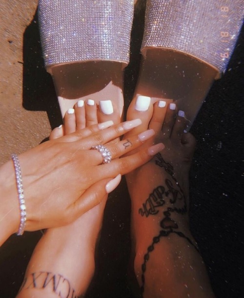 Girly Summer 🦋🍒