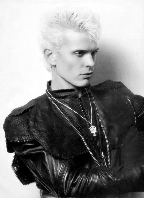 lipstick-glam-and-glitter:  Billy Idol, probably in 86, right before the release of Whiplash Smile 