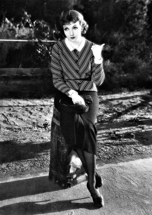 miss-flapper:Claudette Colbert in It Happened One Night, 1934