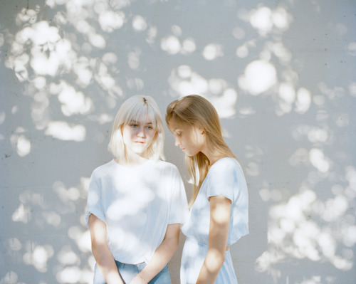 yard-sales: ’ Morning Light ’Irie Calkins &amp; Mariya Melnyk @ Photogenics por Arie