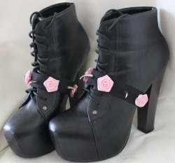 weheartpastelgoth:  Pink Claw Shoe Garters(x)