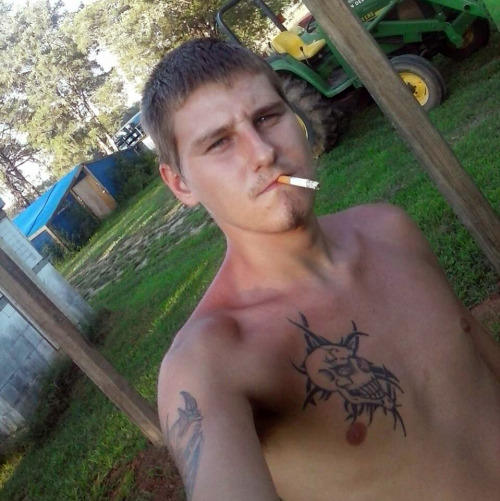 dirtybeardadmike:  Country boys turn me the fuck on