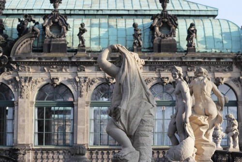 thestandrewknot:Deutscher Pavillon, Zwinger, Dresden (by affnpack).