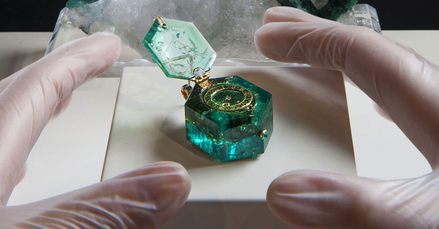 gdfalksen:Watch set into a single Colombian emerald crystal, circa 1600; the watch