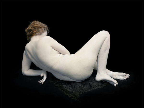  Nadav Kander Audrey with toes and wrist bent, 2011 Chromogenic Print 135 x 180 cm