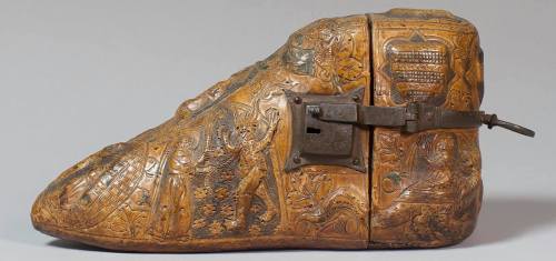 legendary-scholar:  This 14th century leather