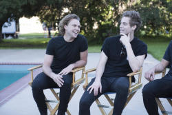 hotdamn5sos: Behind the Scenes: She’s Kinda Hot music video [via MTV]