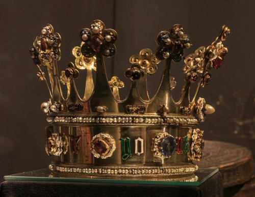 perpulchra:Crown of Margaret of York, made in London before 1461.