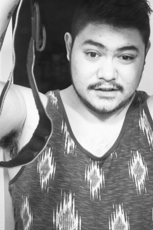 pecanampersandies:  pecanampersandies:  why is it so hard to take a selfie with a dslr  good morning here’s my face