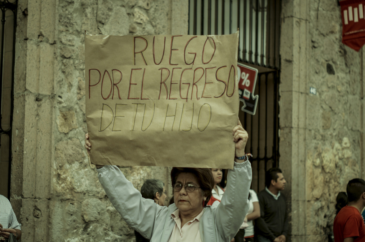 wendyrufino:  Caravana por Ayotzinapa: Recibiendo a los padres de nuestros hermanos