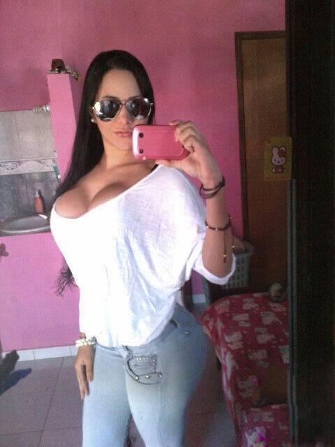 that-g33k:  @VecinaBella is now on my blog woot woot 	                Please follow