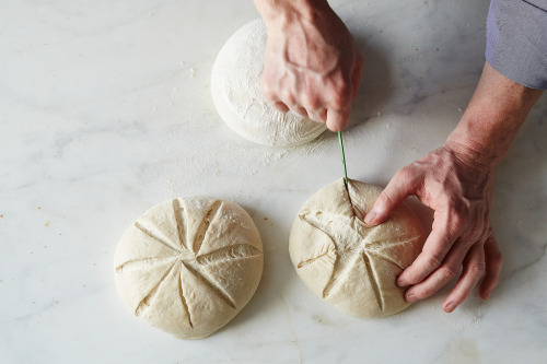 doable-likeart:  food52:  Love on the lame.How to Make Pretty Bread like a Pro via Food52  seulmates