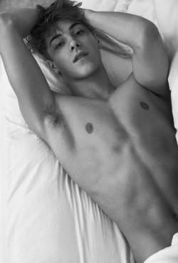 strangeforeignbeauty:      Frank Rossi   by Kai Z Feng   