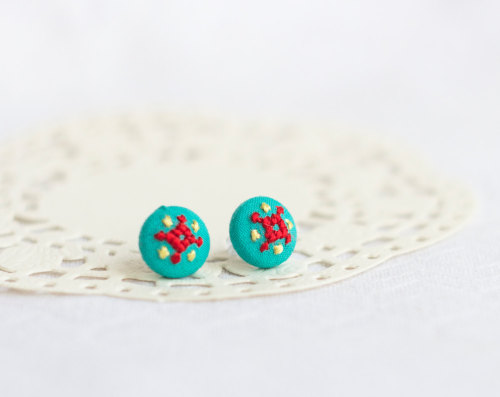 sosuperawesome:Embroidered jewelry by skrynka on Etsy