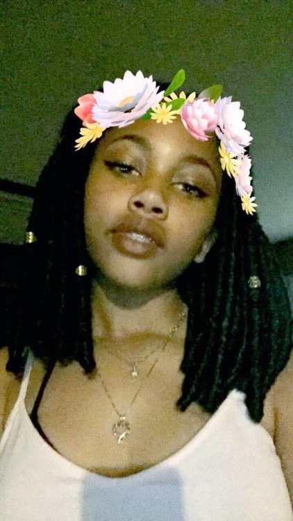 babylaflare:Pics of me abusing snapchat filters! I’m late for blackout