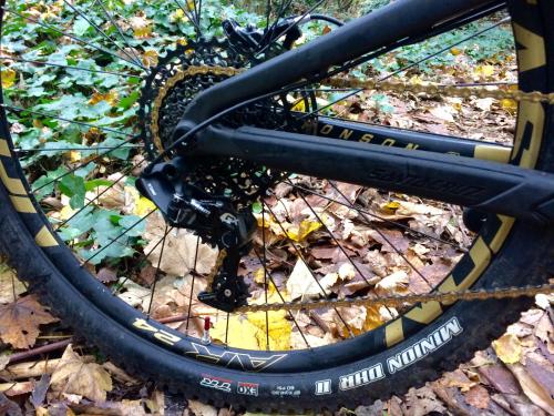 aces5050:(via Bici della settimana #194: la Santacruz Bronson di Santre | MTB-MAG.COM)