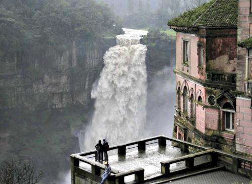 softwaring:  look at this pretty abandoned hotel in colombia  Need to plan a trip there one day.