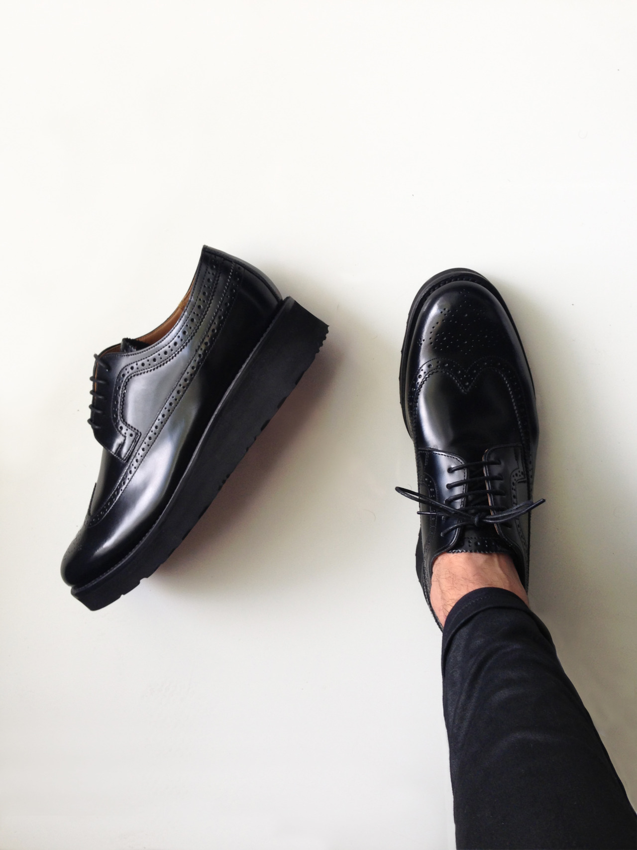 dsdany:  My new black shoes . Do you like these ? 