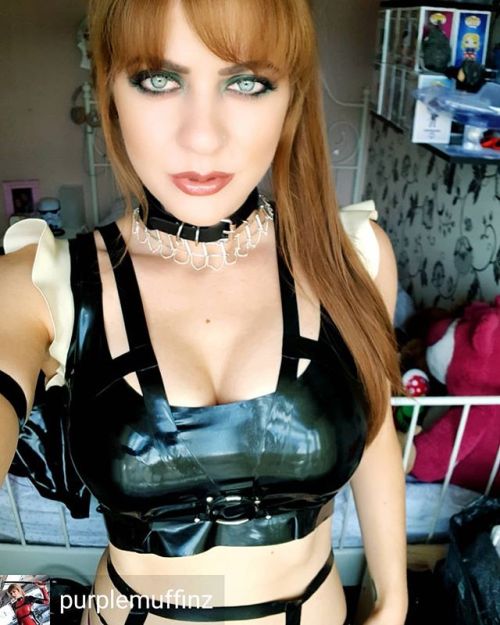 Credit to @purplemuffinz : Latex selfie sharing more of this, you peeps seem to like seeing that shi