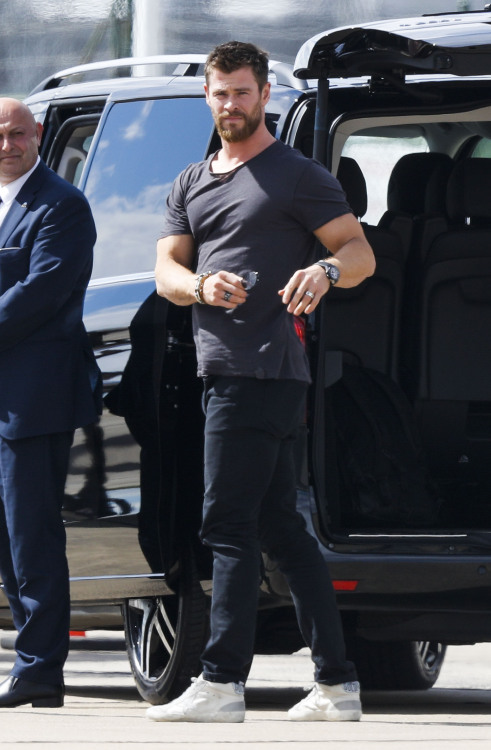 boyzoo:  Chris Hemsworth in Melbourne (x)