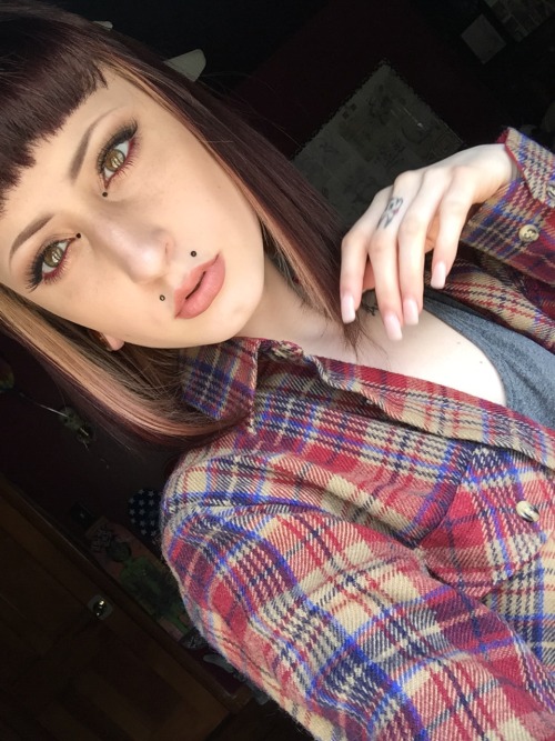 -miranda-ann:  Too lazy to edit. 👽