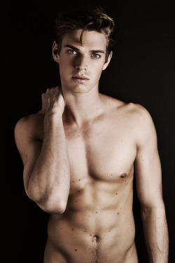 grabyourankles:  Zack Hartwanger  by Deon