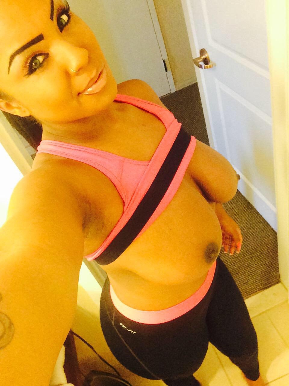 dumptruckthicc:  Titties and curves