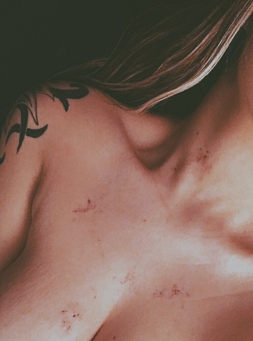 kisforkink19: I’m yours ✖️