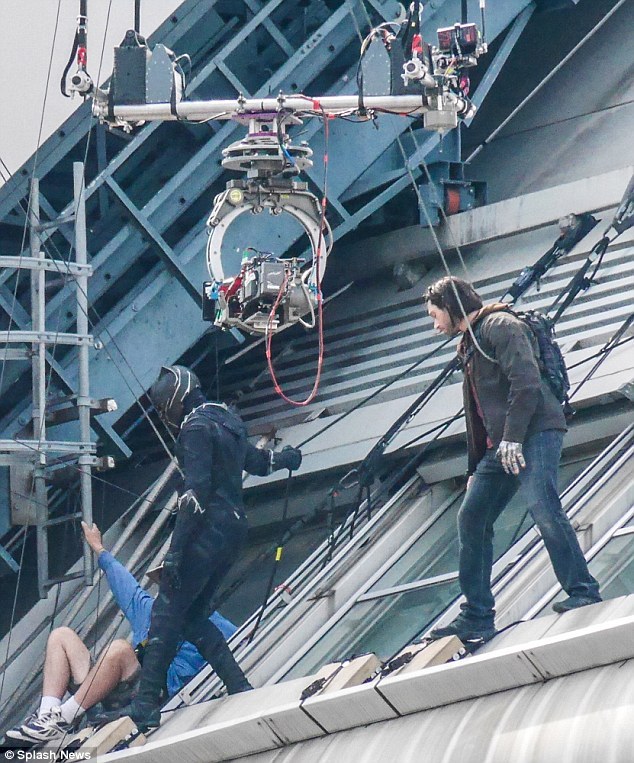 geeknetwork:  First look at Black Panther on the set of Captain America: Civil War