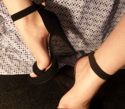 themissarcana:  Awesome black pumps. Highest