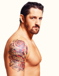 Love this pic of Barrett! So masculine ;)