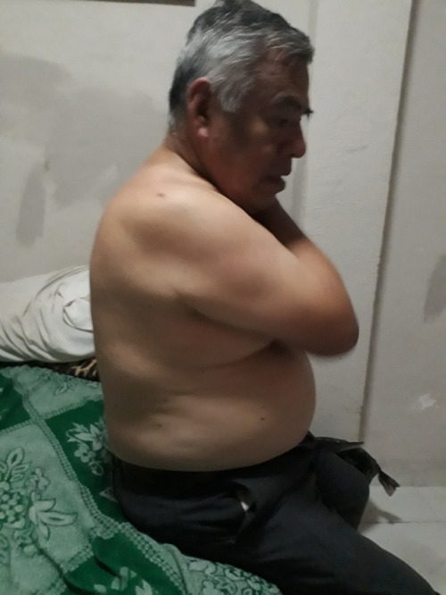cazadordeabuelos:  Mi gordito . Antonio y beny! 9 años juntos.  😍😘😗