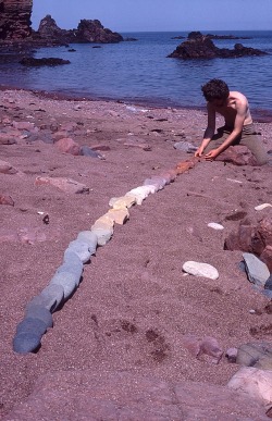 pleoros:  Andy Goldsworthy - Line to follow colour in stones St. Abbs, Scotland, 31 May 1985. 