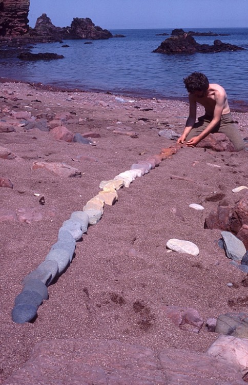 pleoros:Andy Goldsworthy - Line to follow colour in stones St. Abbs, Scotland, 31 May 1985.