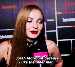rubyredwisp:    Sophie Turner plays Throne, Bone or Slay (x)   