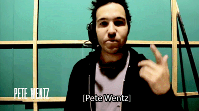 immortalhtwink:  Pete Wentz kind of speaking Spanish 