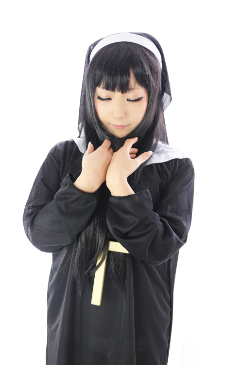 Cosplay Girl Higurashi Ran (Nun) 1