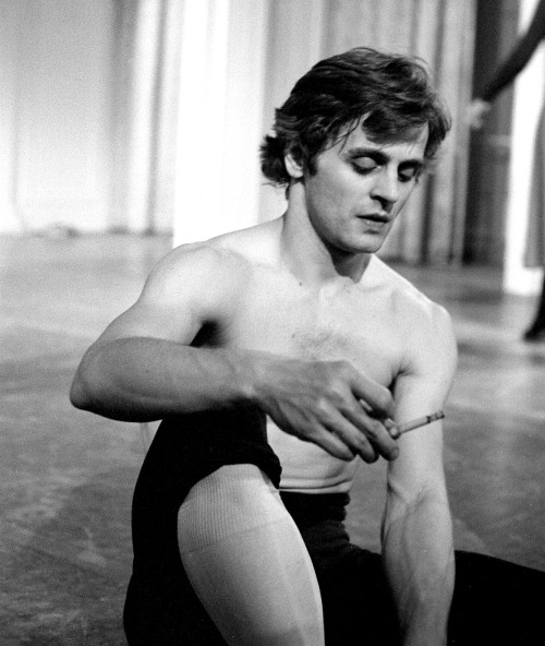 Porn photo emocionalmentestable:Mikhail Baryshnikov.