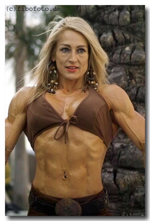 loveoffemalemuscle:  Jo Stewart - what I wouldn’t give to know her personally! 