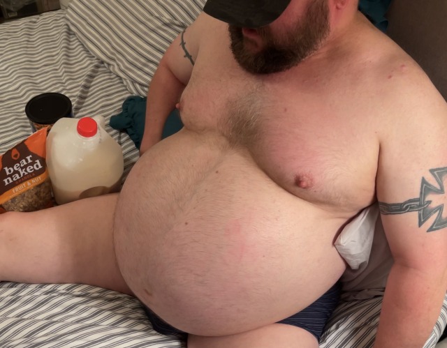 ballbellygainerbear:My gainer bear’s ball gut after filling it with milk🥛Video: https://www.patreon.com/posts/65519909