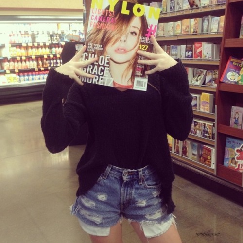 rosycx:  r-elaxation:  Rosy blog that follows back   rosy, following back similar blogs x