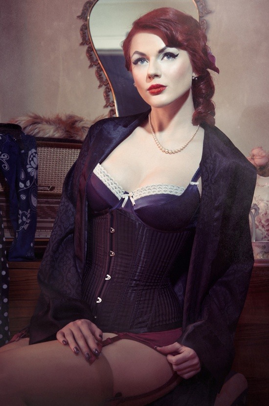 alternative-pinup:  Alternative Pinup http://lingerie-pinup.blogspot.com/