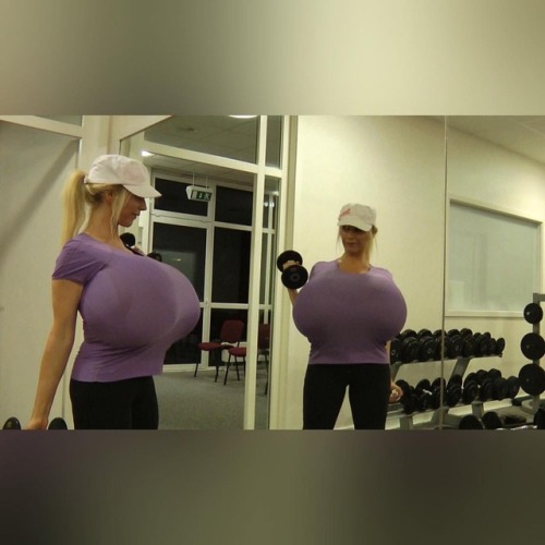 working out #beshine #biggestboobs #boobsoftheday #biggestbreasts #recordholder #expanding #growing 