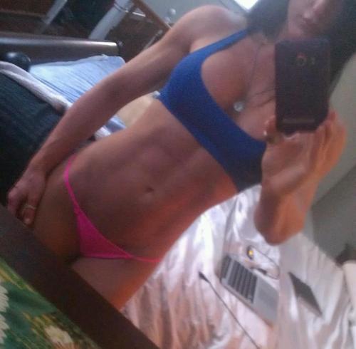 dailyfitnessbabes:  Strong babes