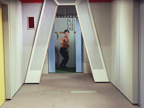 minha-humilde-opiniao:  nerdsdoitbetterr:  YES  kkkkkkkkkkkkk start trek  