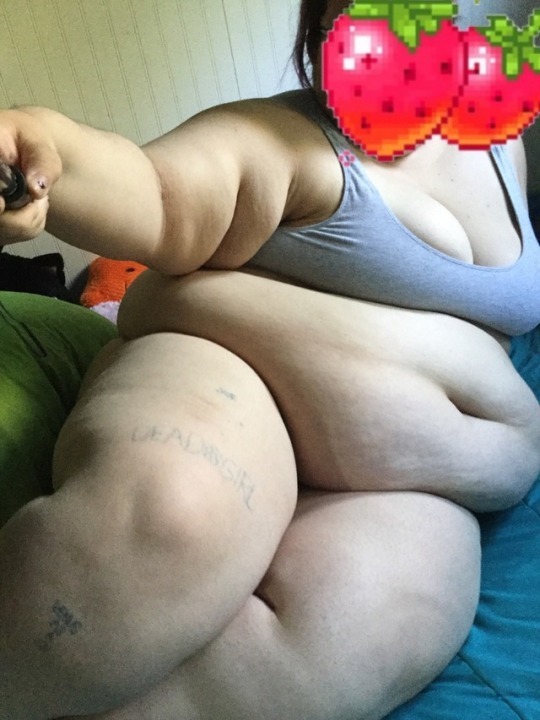 cute-fattie:in love with this selfie stick 