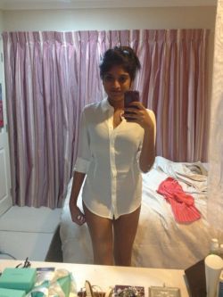 yournudeindians:  Hot Indian BabeFollow me on twitter Sakshi Sharma @SakshiPicsFollow @YourNudeIndians for the most hot pics of indian pretties.