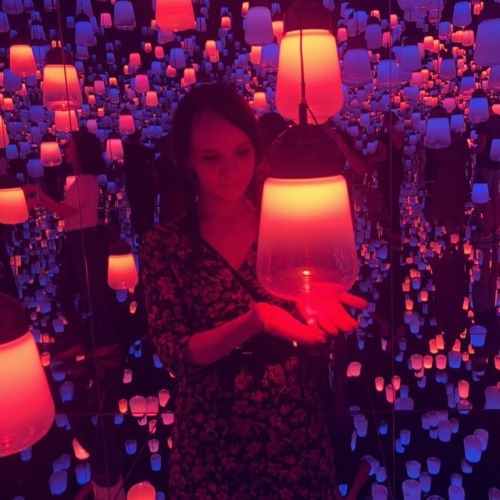 victoriaolt: ✨ A picture of me at the mori digital art museum because it’s a pretty picture an