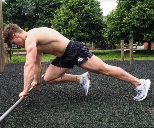 prettyboysbeautifulmen:  Tom Trotter / Bromans