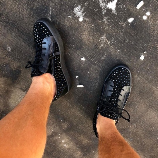 GIUSEPPE ZANOTTI DORRIS LOW TOP MEN SNEAKER FW18 920 Shop in store or online at. derodelopercom on Tumblr